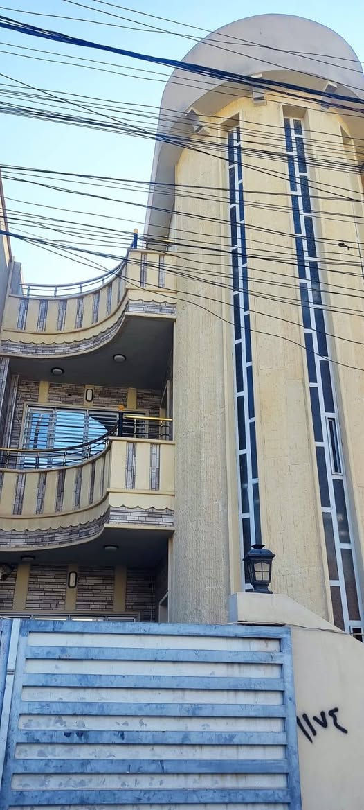 🏡 للبيع بيت ركن مميز جداً
✨ بناء حديث  مرتب
🏢 طابقين
📐 المساحة: 125 متر
📏 الواجهة: 6.25 متر
📏 العمق: 20 متر
📍 الموقع: حي السماح قرب متوسطة قوارير
✅ مناسب للسكن أو الاستثمار
للاستفسار مراسلة الخاص 📩 أو اتصال ☎️
***********
