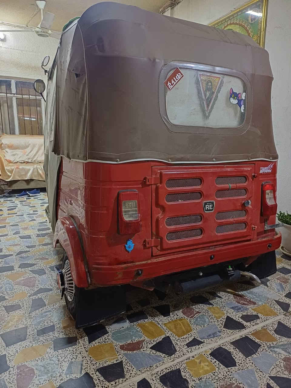 السلام عليكم 
موديل ١٧ مكينه ٢٠
قطرت صبغ مابيها
المكان بغداد
السعر ٤٩٠٠
***********
