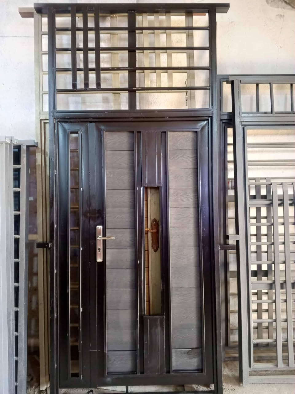 بيبان تزكام ٢ملم بديل الخشب المديل جديد محل حسين جبار *********** تدللون
