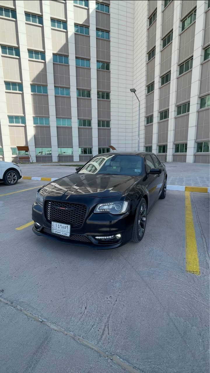 سلام عليكم C300 كرايسلر 2018 S محرك V6 3600
رقم بصره الجديد انكليزي وسنويه وهزه جديده مشروع وطني بأسمي تحويل ثاني يوم 

مواصفات نص فول
بجم عريض
كشنات كهربائي تدفئه 
شاشه جبيره كار بلي
سرعه مفتوحه 260
لايت زنون بلادي
شفتات بالستيرن
ويل 20 بلادي اصلي
كاميرا خلفيه دواره
حداديه جديده + تخم تاير جديد
السياره ما تصرف عليها ربع دينار
الحادث/ البنيد مبدل ومصبوغ وبارد صغير بين البيبان صفحة السايق

المكان البصره
للتواصل *********** البصرة, العراق
