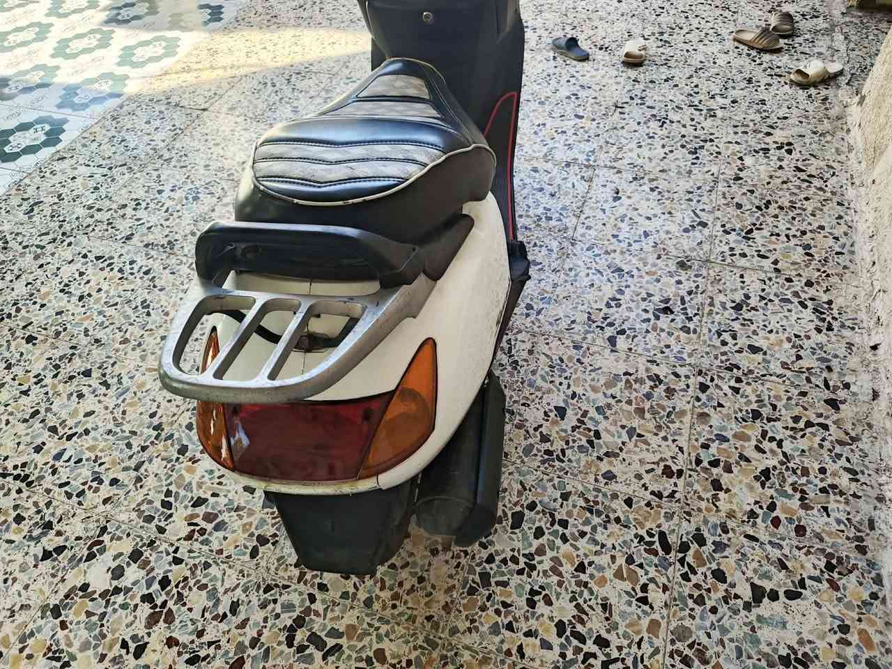 سلام عليكم دراجه سبيسي ياباني لبيع  دراجه نضيفه وناعمه فول كلها شغاله سلف هندر كهربايات قفل ستيرن شغال قفل جنطه شغال بس فلتت البوري مالته يعني بس تركبه تايرات جدد كفرات بلادي كابريتر بلادي اشاير ام لجرس لايت شغال دهن مبدله لبارحه  سعر اتصال ‏‪***********‬‏
