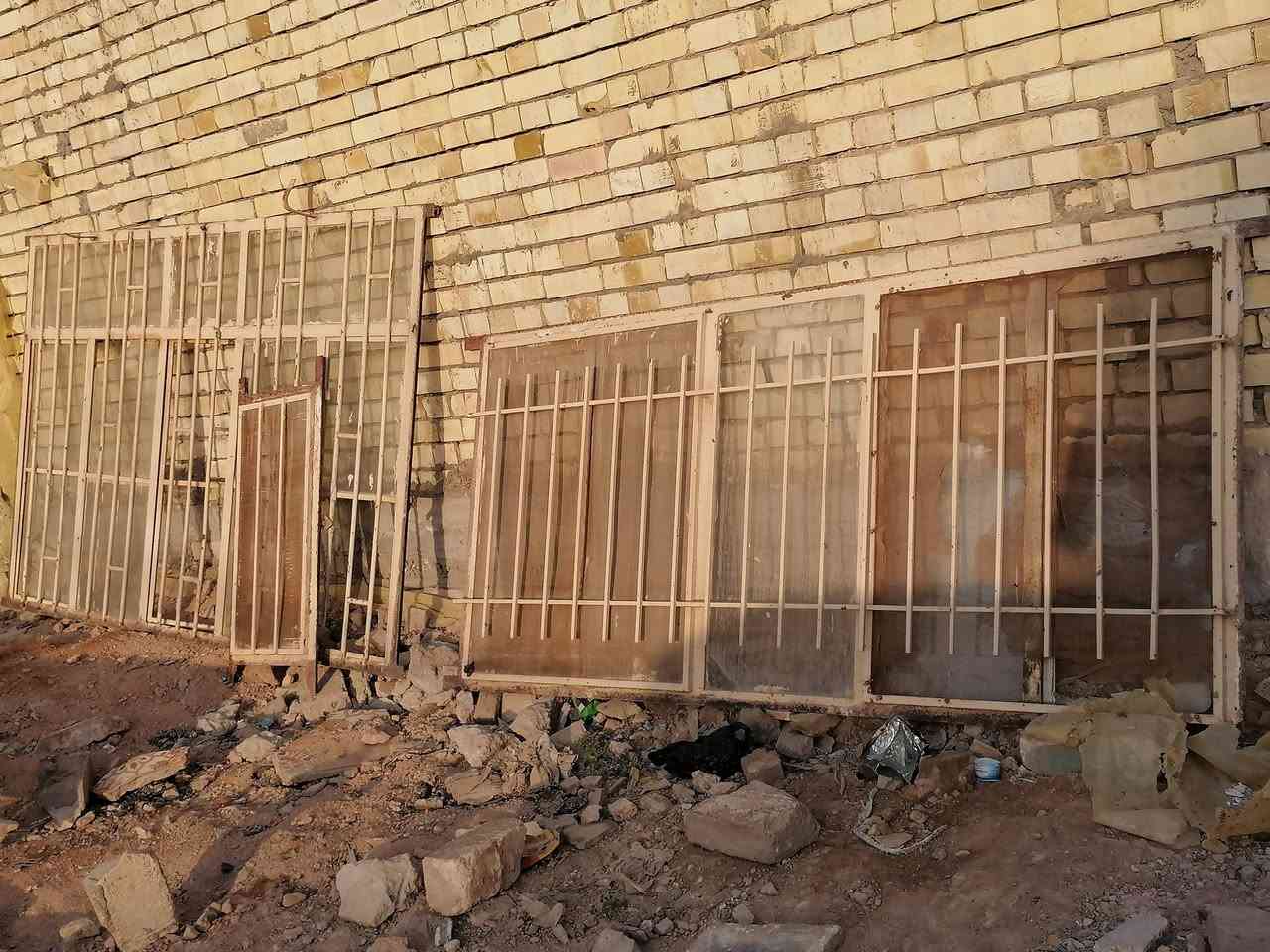 سلام عليكم 
شبابيك حديد تسكام متانة وقوة للعدد 5 عرضهن مترين ونص،، ومترين

أبواب خشب مع الجراجيب عدد 5
ثلاثة مال حمامات
واحد مال غرفة
وواحد مال صالة دفتري 

أبواب حديد تسكام
كذلك قوة ومتانة
عدد 2 مع الجراجيب

كلمن وسعره
للاستفسار الاتصال على الرقم *********** او المراسلة
