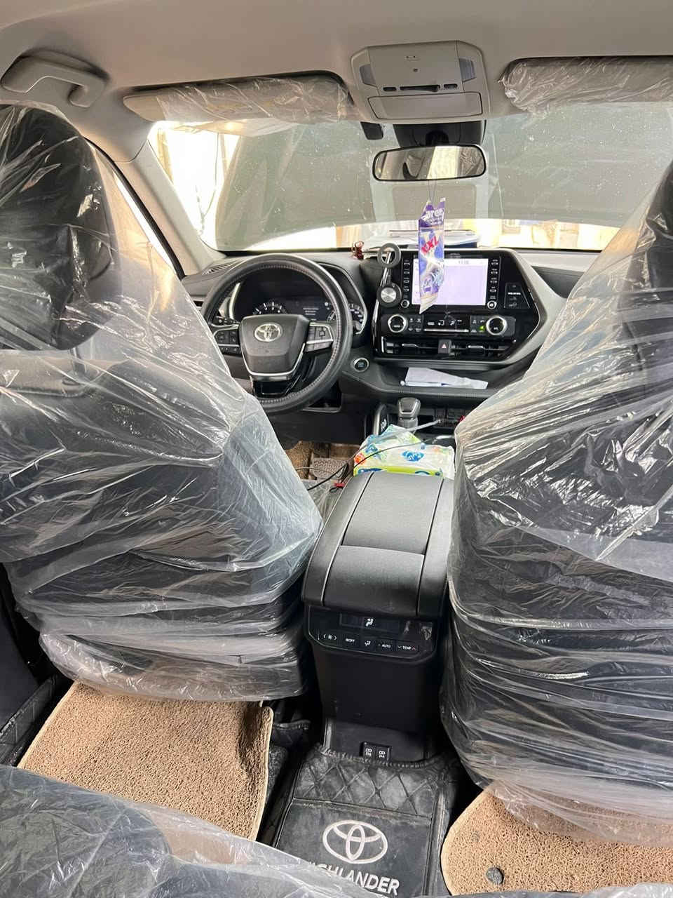 السلام عليكم لبيع او مراوس حسب القناعه هاي لاندر/ كلوجر موديل ٢٠٢٤ وارد استرالي سيترن ايمن محور ايسر  السياره مكفوله من الصبغ او الخدوش شواصي لغود مكفوله كفاله عامه وكذلك بدون تبديل كلها على البلاد محرك ٦ سلندر مرايات شفط وكهرباء ٧ راكب ماشيه ٦٧ قابله للزياده رقم بغداد بأسمي تحويل شوكت ميعجبك مكانها بغداد السعر ٢٨٠ وبيها مجال شويه ***********
