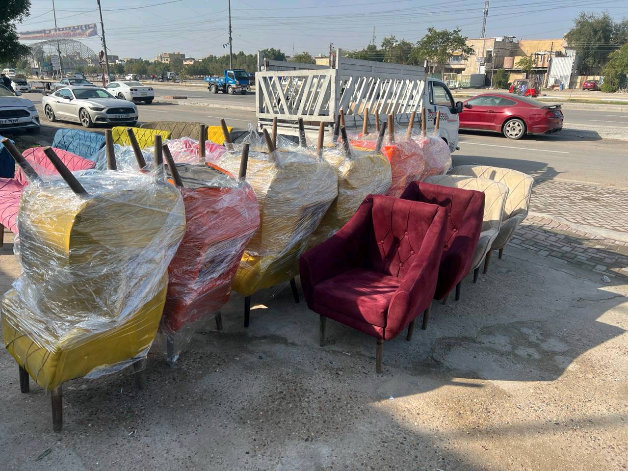 التخومة كراسي اصفر وبرتقالي واوف وايت بس 2
ولقنفات ازرق وردي ماروني اخضر اسود جوزي اصفر 
وينباع مفردات او كاملة حسب الطلب

4 مقعد ثنائية وكراسي 2
 السعر 165 الف

5 مقعد ثلاثية وكراسي 2 
السعر 190الف

7 مقعد ثنائية وثلاثية وكراسي
 2 
السعر 265 الف

ثنائية وثلاثية بدون كراسي

السعر 190 الف

توصيل داخل بغداد  5 اطراف 10 
جميع  المحافظات 25 الف 🚚