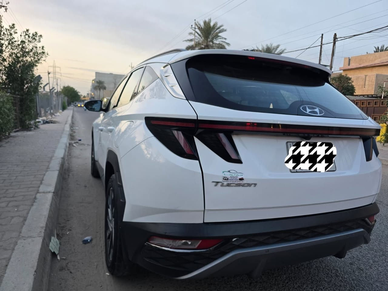 سلام عليكم 
توسان 2022 خليجي رقم بغداد 
فول موصفات عدا الفتحه محرك 2000 دووورش
بصمه تشغل وتشغيل عن بعد وبصمه ابواب وشاشه كبيره كار بلي وشاشه اعطال كامره خلفيه ثلاث وضعيات قياده ايكو وسبورت وعتيادي مع منحدرات سايد بريك دكمه كشنات جلد وكهرباء شحن واير ليس قطعتين تبريد مع منفذ يو اس بي مري شفط واشاير بالمري حساسات موصفاتها هواي السونار بالمنشور السعر 185
لاتصال *********** العنوان بغداد الدورة
