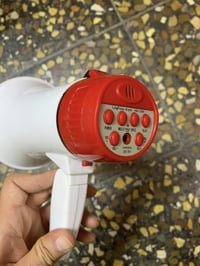 مكبر صوت • تسجيل • بدون بطارية