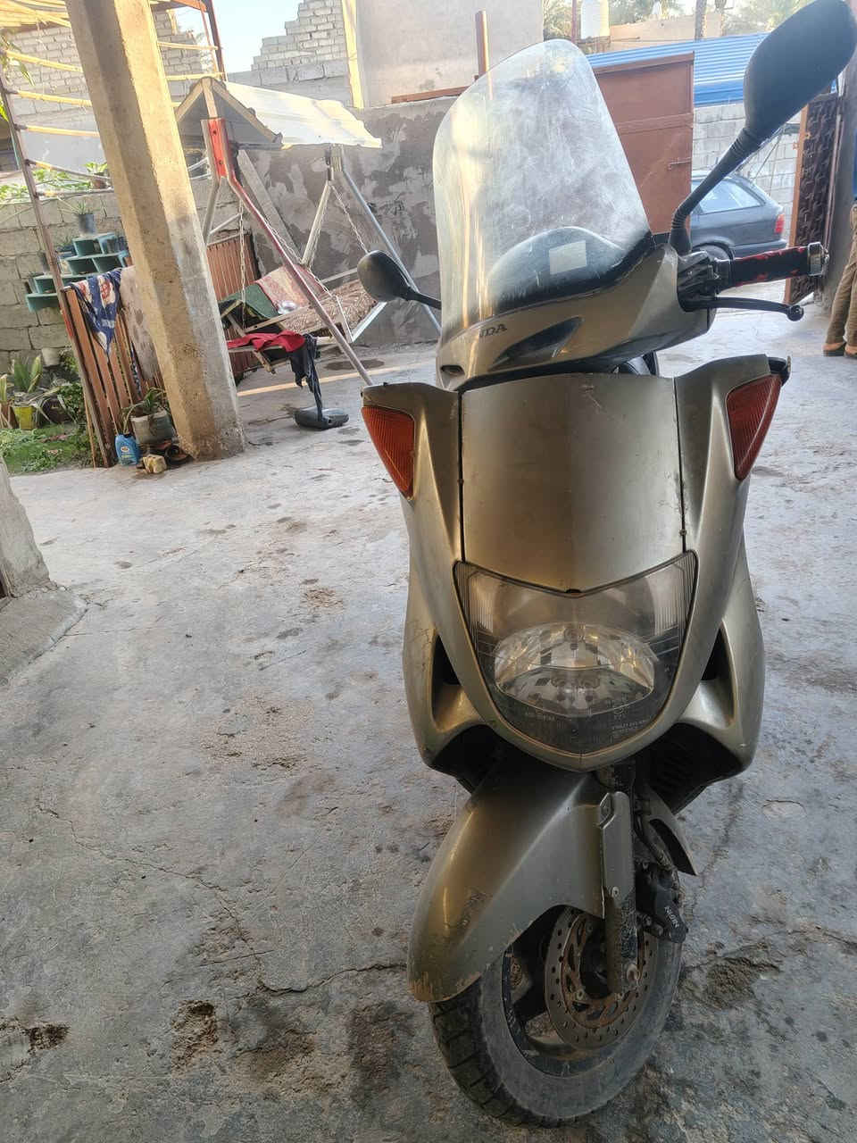 سلام عليكم دراجه ماجسته لبيع او مراوس حسب قناعه دراجه شغاله كهرباءيات محرك سلف كلشي شغال سعر ٤٠٠ بيها مجال***********
