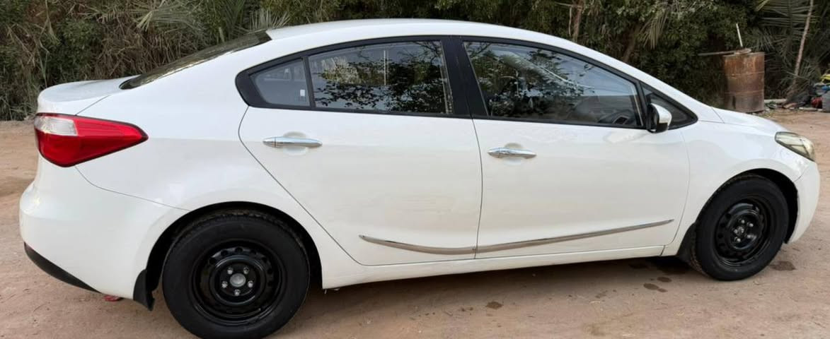 سيراتو ٢٠١٤ مكفوله كفاله عامه فقط بارد بسيط واقل الشبر صبغ بالدور مال الجاملغ الخلفي فول عدى الفتحه محرك ١٦٠٠  اي بي اس سياره جاهزه ماعايزه برغي باسم كردي تريد وكاله تريد تحويل اخوان اني مجرد انشر الشراي يتصل على صاحب السياره ‏‪***********‬‏
مكان السياره نجف السعر ١١٢ وبيها مجال بسيط
