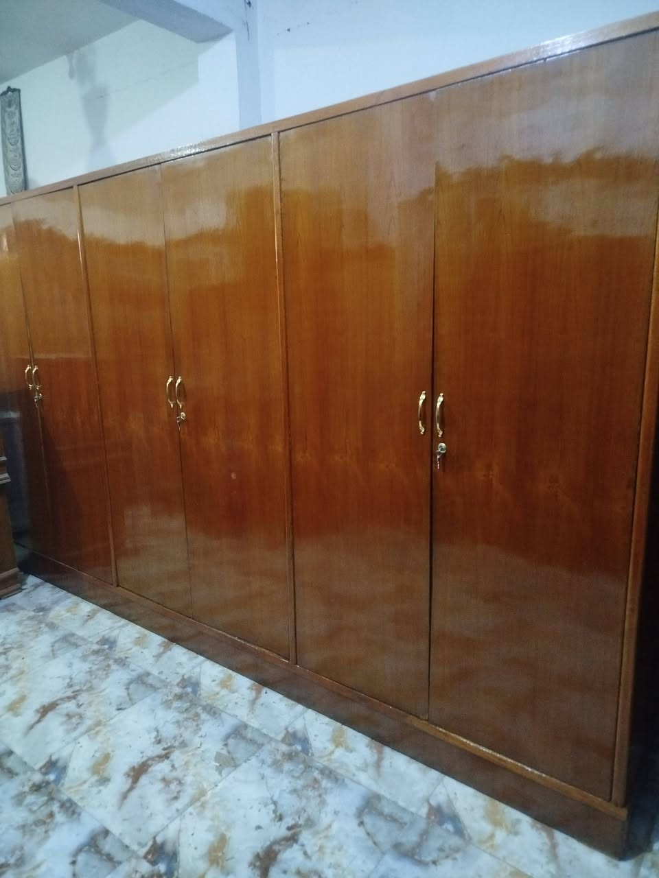 غرفه أم سته مستخدمه للبيع 
العنوان العزه القديمة 
سعر 650 وبي مجال 
***********
