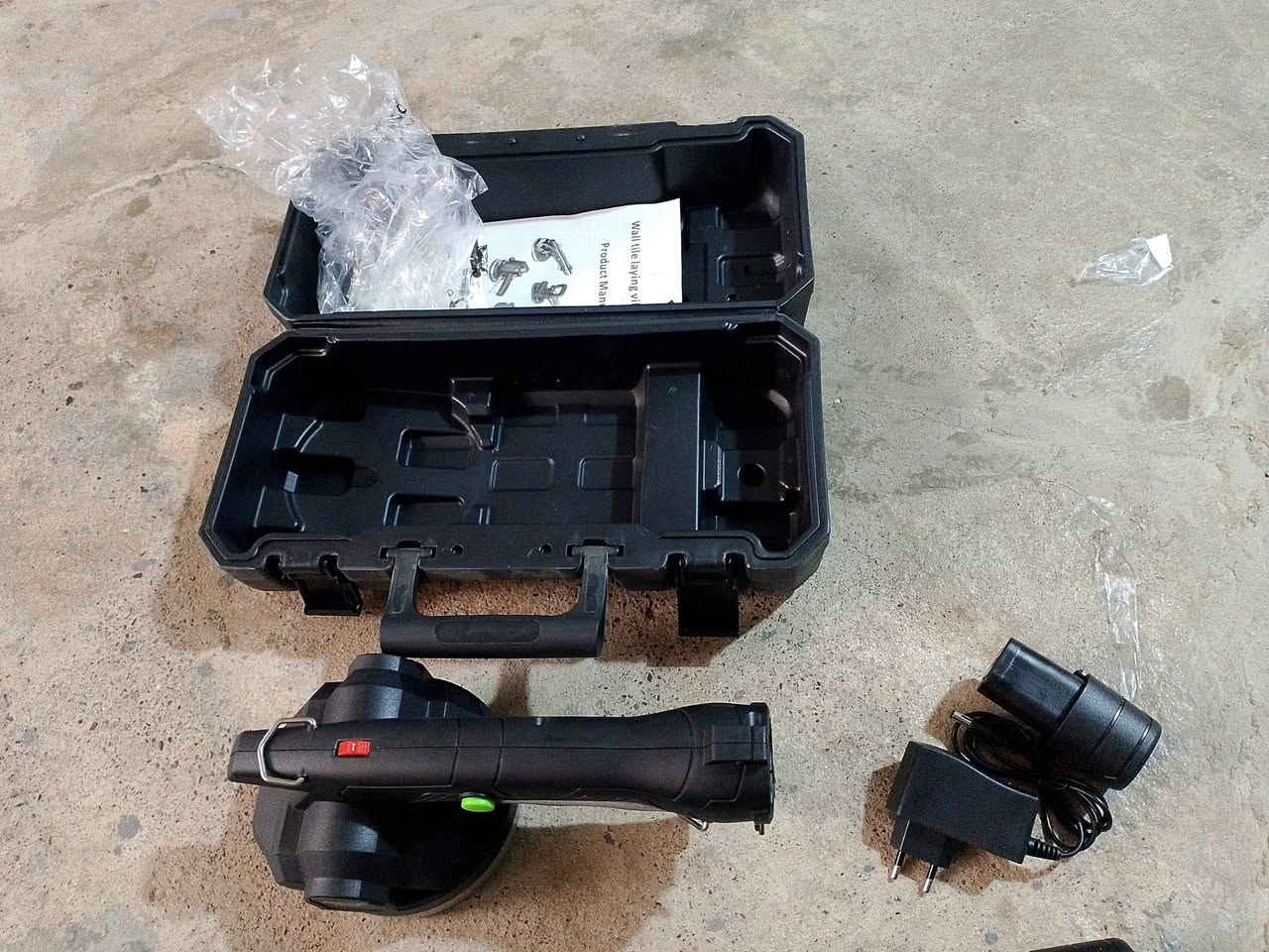 مسدس  طلقة  درجة  اولى   جدا نضيف
وجكوج  هزاز  درجو اولى   جدا نضيف
للبيع  
الموقع حي القوسيات
للاستفسار***********...***********
