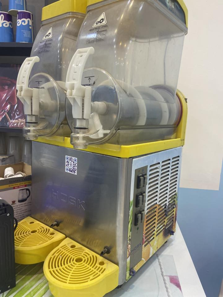 السلام عليكم عندي مكينه زبري موسم واحد مشتغله جديده السعر  البيع 550 الف  التواصل على الرقم ***********
