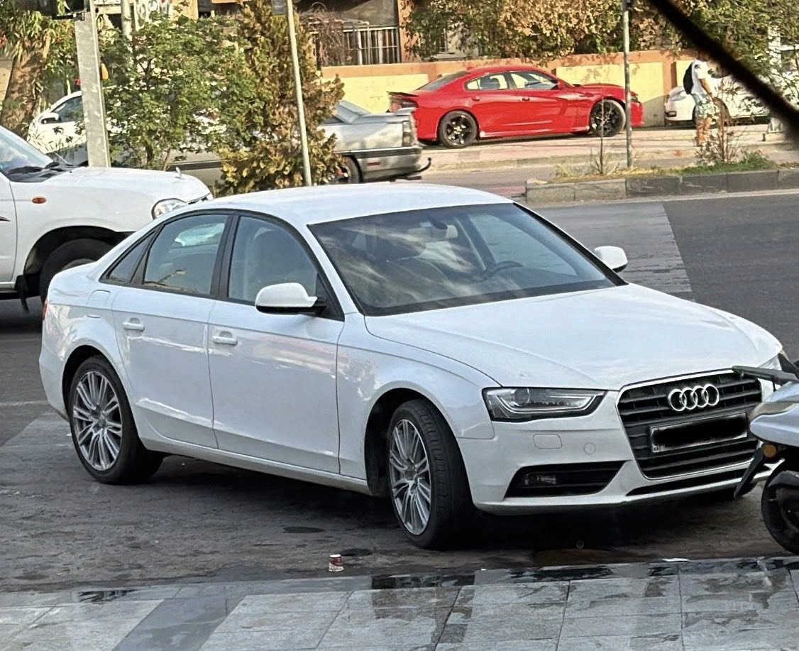 السلام عليكم
AUDI A4 2013 وارد خليجي 
رقم سليمانية
مكاني كركوك
بيها صبغ قبغ الصندوك من فوك وتكحيلات بسيطة بدون حادث كهربائيات بلاد كير بحالة جيدة محرك ما بي لا صرف ولا بخار بي فقط نضوح دهن بسيط يحتاج ادامة وحداديتها تعبانة 
المواصفات
محرك 1800 تيربو اوتو استارت استوب هاند بريك كهربائي حساس خلفي مانع انزلاق 3 وضعيات قياده اوتماتيك وسبورت ومانول تحكمات ستيرن جهتين 
السعر 90 و بيها مجال 
الرقم ***********
