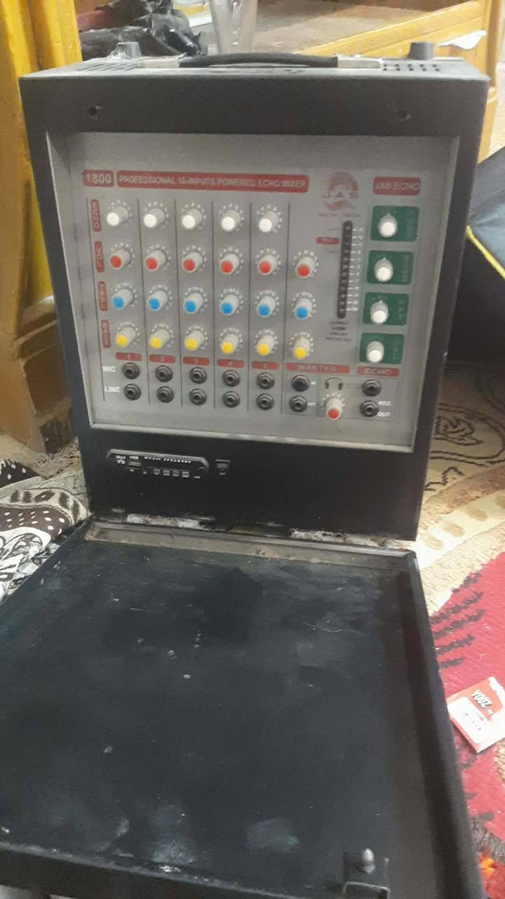 سماعات عدد ثنين+جهاز +٠وياهن هديه.. اهل المواكب يفيدنكم اجاكم محرم الجهاز 950 ومجال قليل متوازي عله بيعتهن. ***********
