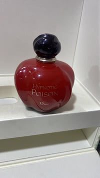 عطر من ديور بوليسن للبيع مستخدم ١٠ مل سعر ٦٠ الف  ٠٧٧٣٠٤٩٩٣٣٧