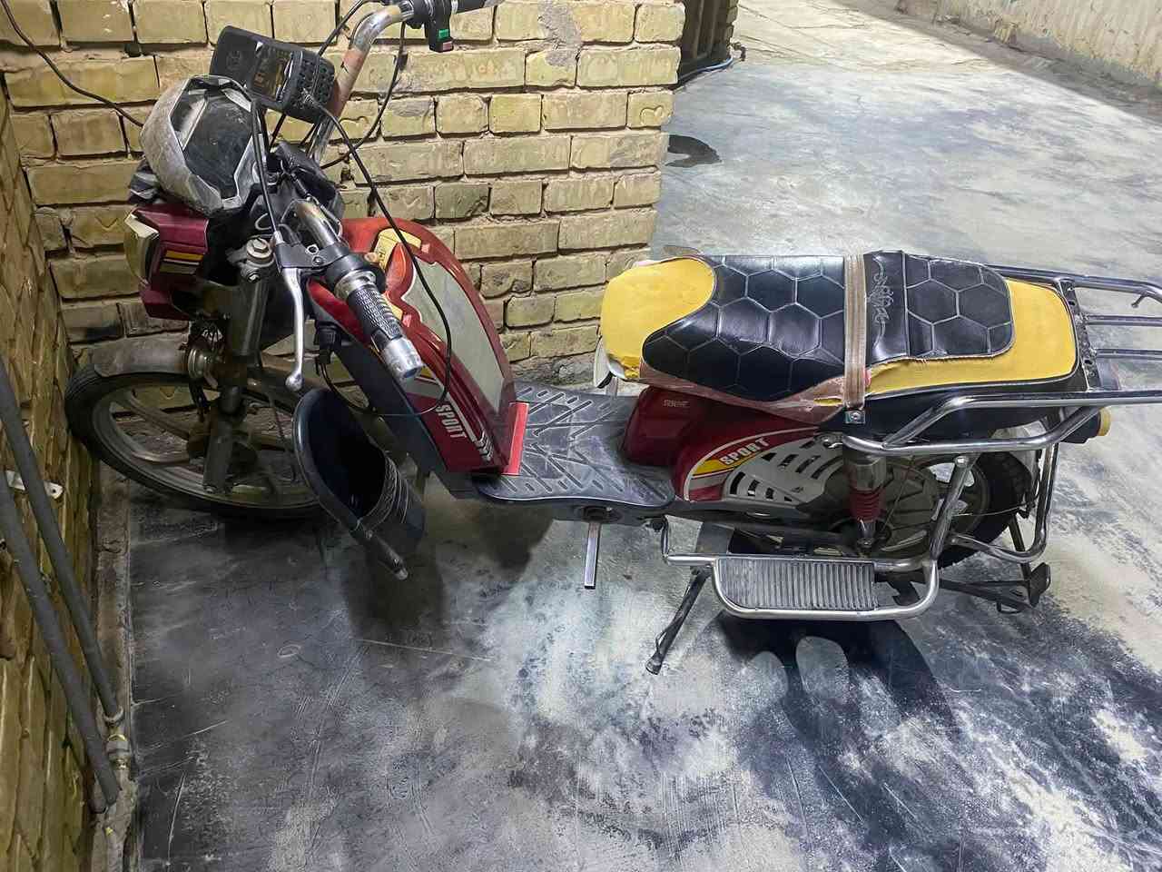 سلام عليكم دراجه هارلي
للبيع بطاريات نص عمر 
تاير جدد 
كهربائيات كله شغاله 
دراجه نضيفه كدام عينك 
ما ناقصه شي 
السعر ١٩٠وبيه مجال  حك جيه
*********** 

***********‬
