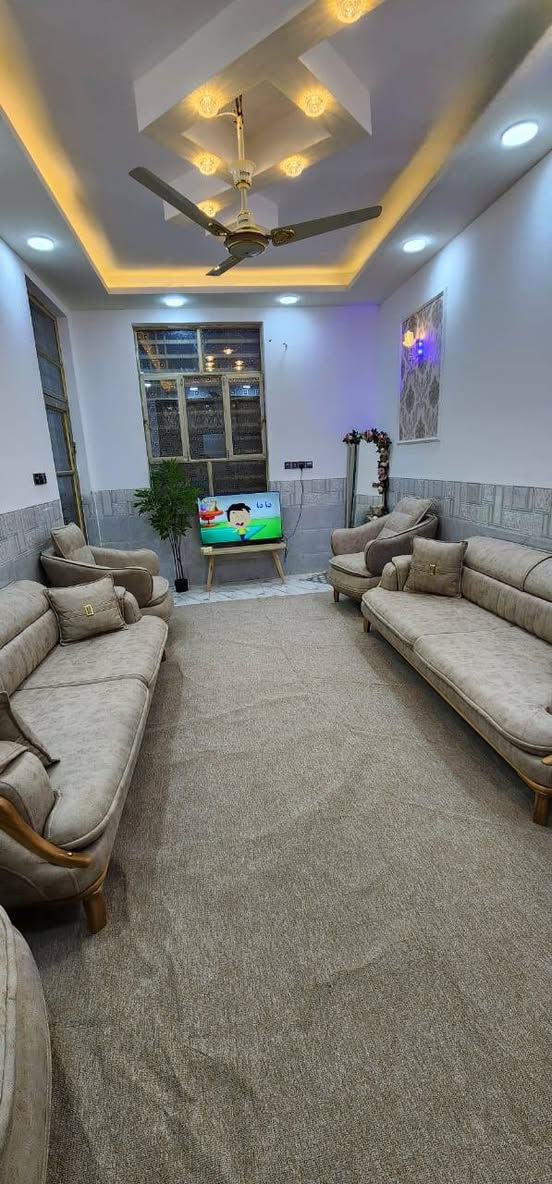 مستعجل على البيع
بيت ١٥٠ متر طابو زراعي اقرار محكمه البيت مشمول بالتطويب و ماشيه معاملة التطويب 
مقابيل قرية الغدير قرب الشامل مول عامود ٢٦٤  تبليط لحد باب البيت كهرباء + ماء +نت ضوئي 
شارع ١٠ البيت مرقم من البدلية منطقة مجمعات مغلقة
مسكون سنة البيت نظيييف جدااا يباع ب ٧٣ مليون مع المجال
الاتصال او واتس ***********
