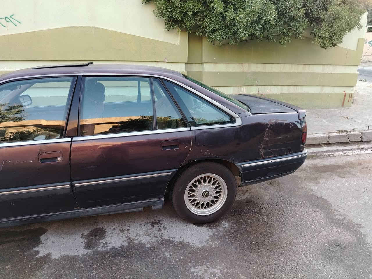 اوبل سيناتور موديل 1991 للبيع
 السيارة بسمي تحويل مباشر 
محرك حجم 3000 كبس قبغ أحمر
مبدل جديد كير اتوماتيك ( محرك وكير مالتها الأصلي )  السيارة فول تبريد بس ماشغال ستلايت كشنات الأمامي هيتر
جامات الاربعه كهرب بردة خلف أصلية طخم تايرات جديد السيارة بيها كابون بانزين صبغها مقحل بسبب غسلها بماء البئر ترايك وين ماتريد سعر السياره 33  ورقة وبيها مجال للشراي 
مكان السيارة الجانب الأيمن حي ١٧ تموز
للتواصل موبايل ***********
