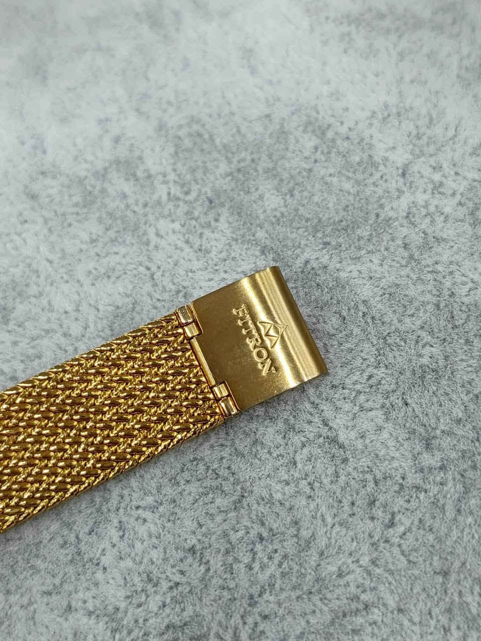 ساعة فيترون …. FITRON 
الصناعه : اليابان Japan
الحركه : كوارتز ( بطاريه ) quartz
المواصفات : 
جديد .. سير حصيره طلاء ثابت 
               موديل ڤنتج 2008 مخزن
القطر : 40 m 
السعر : 135 الف .. على صرف الدولار
               السابق مع التوصيل 
التواصل : خاص .. ماسنجر 
او  … اتصال مع واتساب *********** 

#البصراوي
#للساعات
#للمتميزين
#فقط
