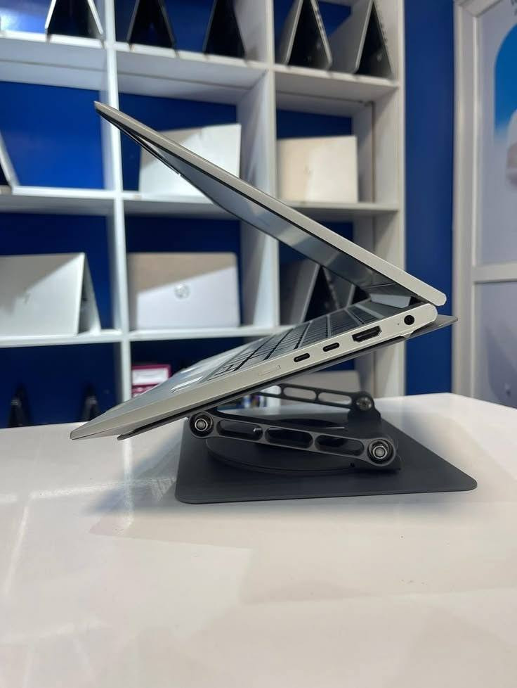لابتوب HP ELITEBOOK 830 G8 للبيع
i7-1185G7 
الهارد 512GB-ssd nvme 
الرام 16GB DDR4 
حجم الشاشة 13.3 FHD ips
Intel iris xe
كرت الشاشة داخلي 8 كيكا
المنافذ:
٢ يو اس بي 
٢ تايب سي
1 كارتريدر 
١ hdmi 
1 lan 
البطارية تطول 3 ساعات وحسب الإستخدام
لابتوب نظيف جدًا مع شاحنته الأصلية 
بيه ميزة الي بصفك ما يشوف الشاشة
وبيه قفل للكاميرا.
ما عندي توصيل تجي للبيت تفحصه وتاخذه.
مكاني الرمادي . 

السعر 525 
تواصل واتساب ***********
