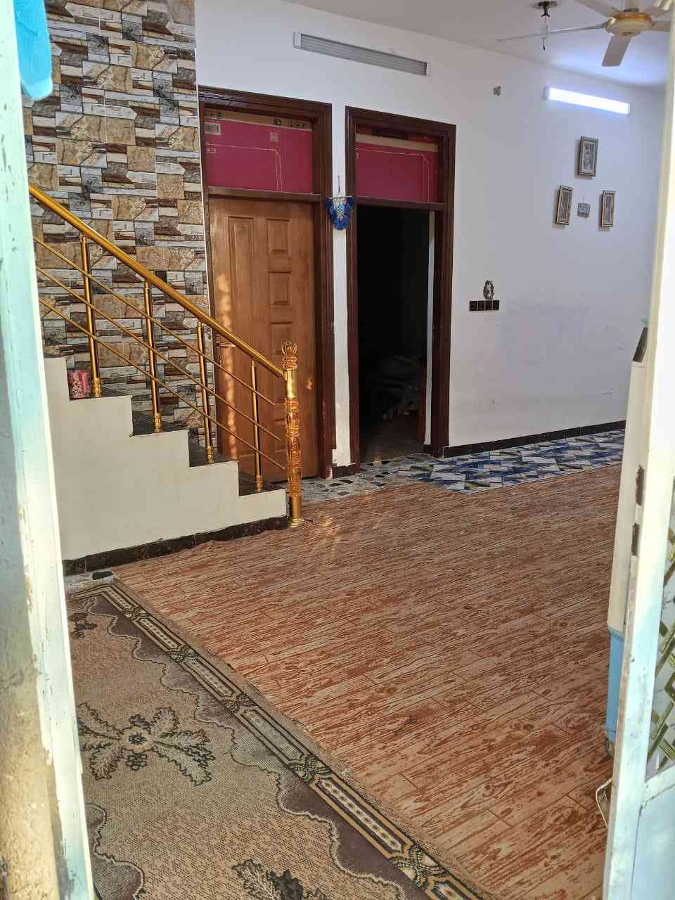 سلام عليكم بيت 200مترً في الدوره البوعيثه نزلت جسر المعسكر بناء حديث الملحقات غرفه الضيف مع مطبخ مع ترك مع غرفه نوم وصحيات داخلي وخارجي الاستفسار الرقم ***********
