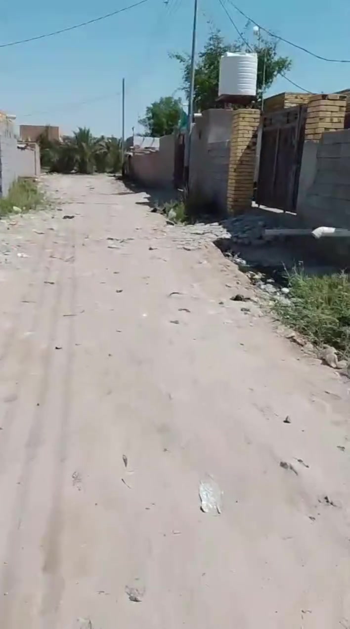بيت زراعي للبيع المكان حي الحسن عبر الشارع العام قرب حسينيه محمد جواد مساحه البيت 250 متر مكلف بالنشر اتصل على الرقم صاحب البيت للتفاصيل أكثر ***********
