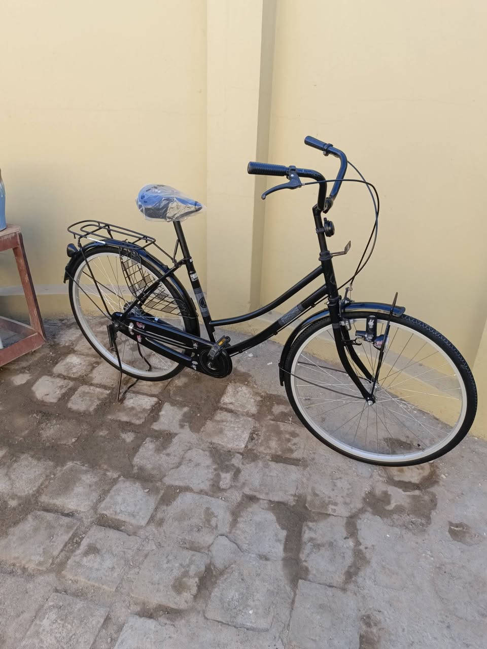 سلام عليكم بايسكل للبيع حجم26 نضافه98%بلواقع أحله من الصوره تجي وتشوفه..كامل برغي ما ناقص تاركه بصطح
سعره 115 يولد سعر ثابت 110مابيعه) مامتوازي(ع كربلاء)
متواجد فيس واتساب وهاذه رقمي(***********)
