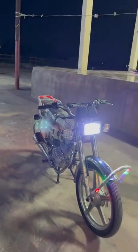 السلام عليكم موطور للبيع جني محرك 200cc كهربائيات كلها شقاله سلف شقال (السعر 350 بي مجال ) المكان القياره قريه الحاج علي ما متواجت خاص (***********)
