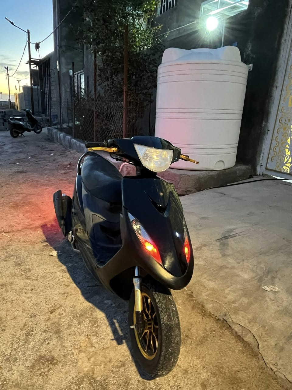 ماكس عدله مكينه بلاديه تزويد خارجي فقط ول كب جديد شركه ممتازه وسعره غالي مو رخيص يدات بريد توبو شيال هايبر دبل امامي اصلي والخلفي كذلك تايرات جدد كفرات نضاف كهربائيات كامله كلها شغاله برغي ما ناقصها 
الدراجه شرط شلعه ومعدل تعجبك واطيك الكزوز البلادي وياها الكزوز بي سوبر الدراجه سعرها خاص مكاني بصره قضاء الفاو توصيل ماعندي هذا رقمي ***********
