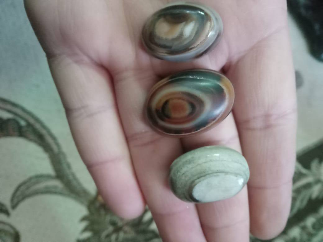 سلام عليكم مجموعه من الحجار عطف وعقيق وجزع وسليماني ومرجان وشفت العبد وهبهاب هواي بيهن السعر 25الف مكاني بالبصره بالزبير توصيل ما عدي الي يريدهن يجيهن )***********
