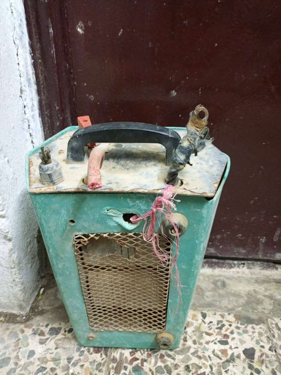 ماكينة لحام للبيع مالت الوالد
قديمة تشتغل بس متروكة الي مهتم يقيمها بما يرضي الله غير متواجد على الفيسبوك ***********
