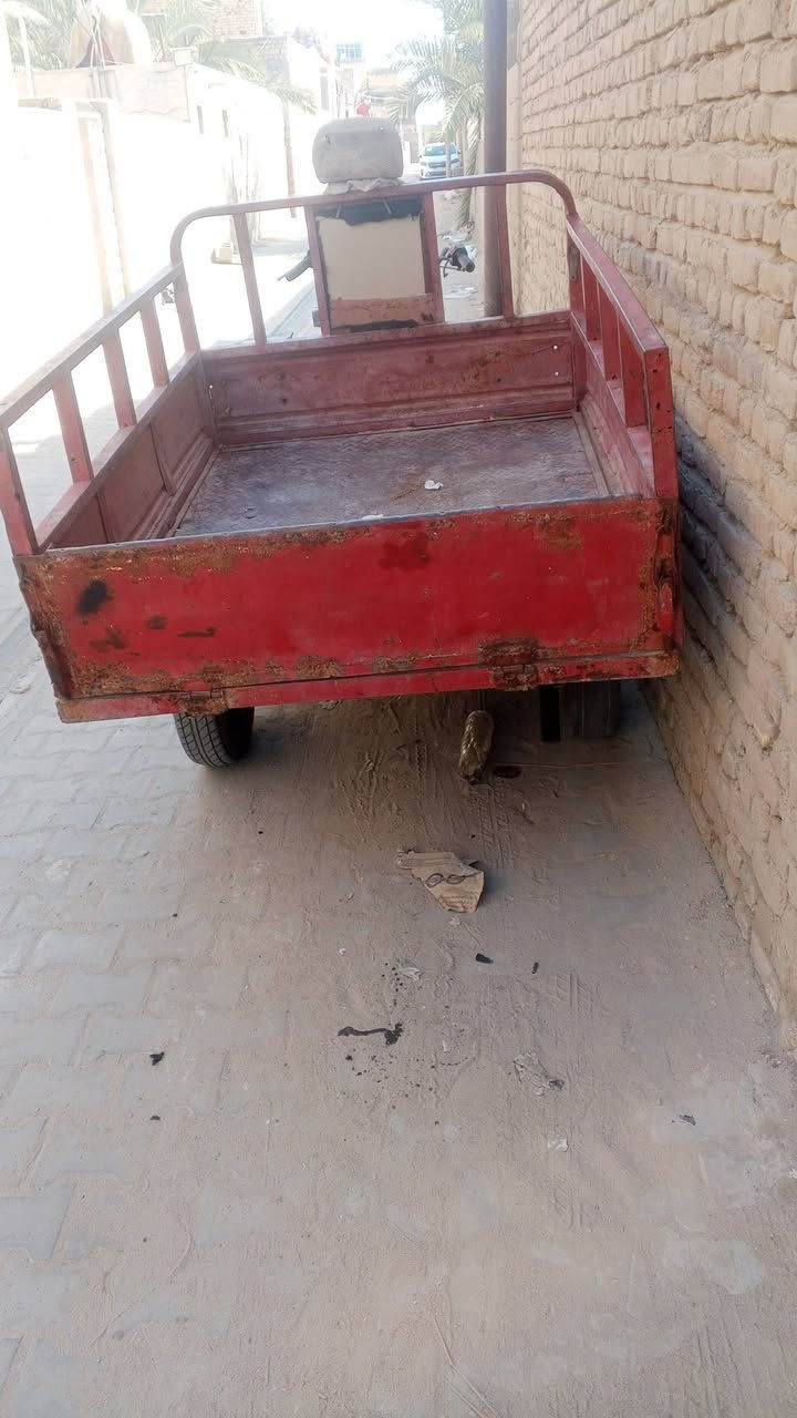اسلام عليكم ستوته للبيع شاصي نضيف بدي نضيف بدي نضيف شوفت عينك السعر 600 وبيها مجال مكاني الرميثه حي العسكري رقم المبايل ***********
