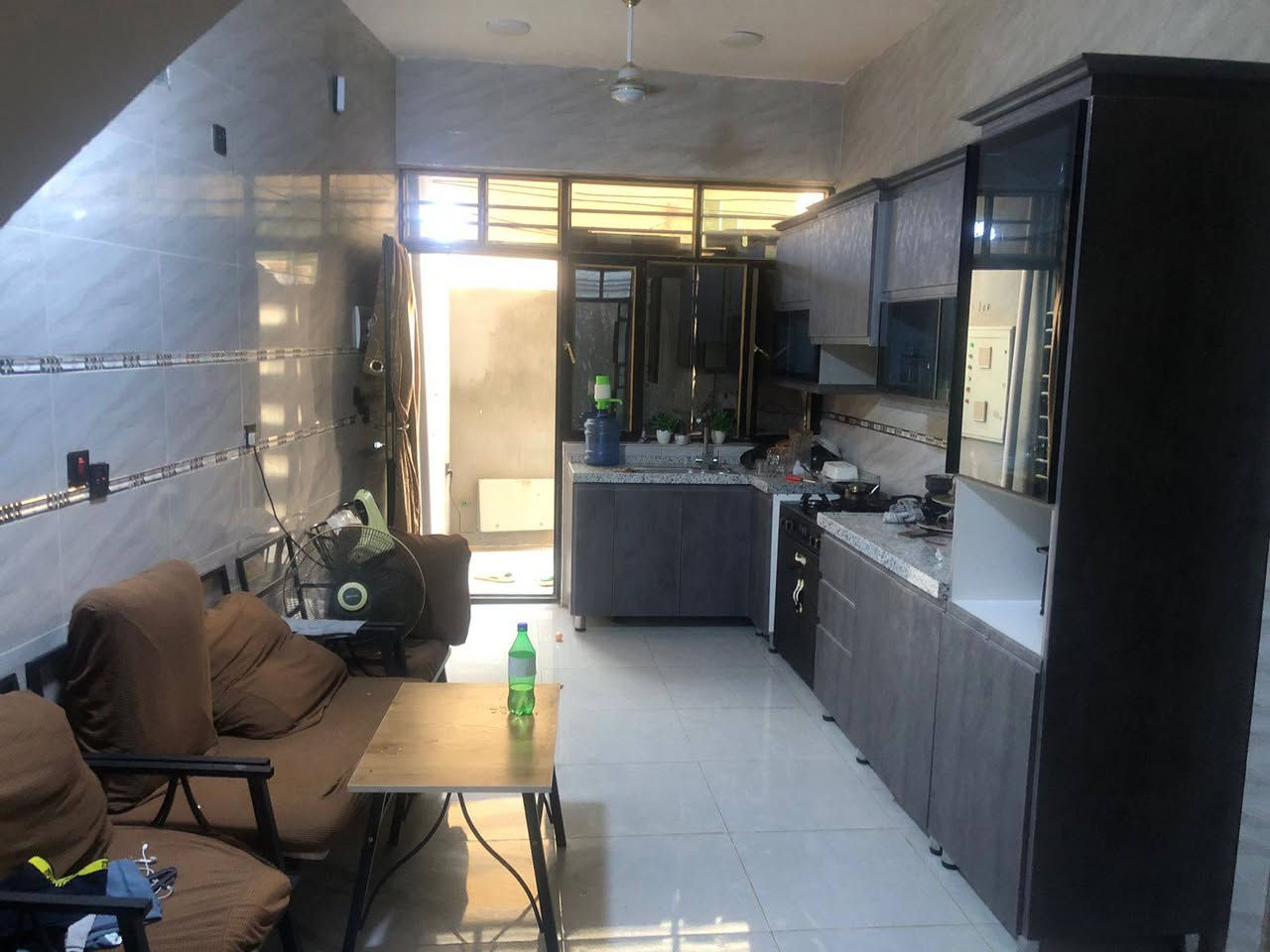 السلام عليكم دار للبيع مساحه 120متر الفحامه شارع المركز فرع ابو وليد اول باب على الشارع الرئيسي  قرب اسواق النخيل اتصال على الرقم وات ساب***********
