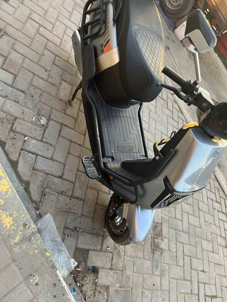 دراجه شحن للبيع نضيفه
السعر ٨٠٠ وبيها مجال 
بغداد العامريه 
***********
