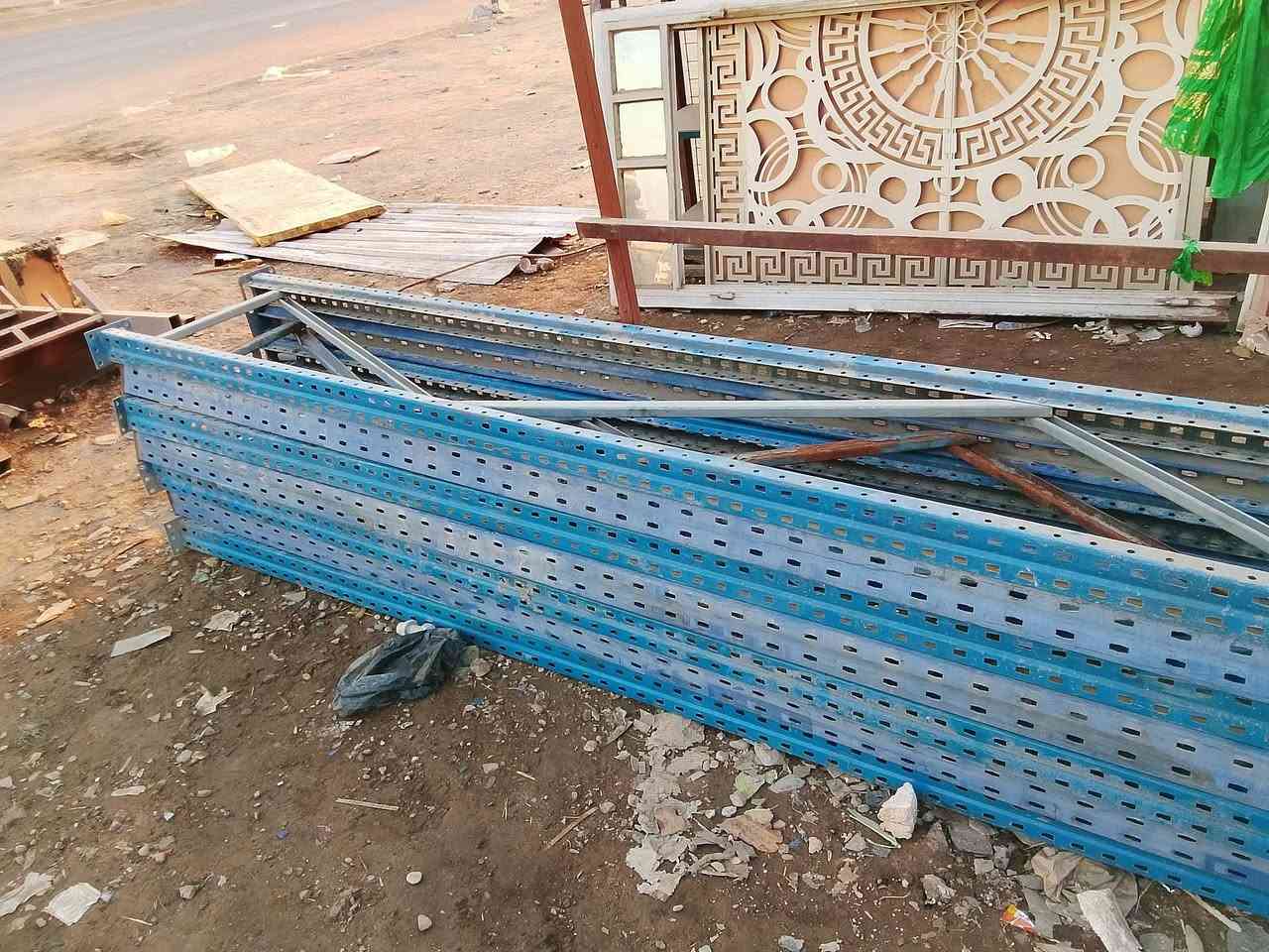 السلام عليكم  هاي رفوف عدد 26 سكيبه.طول 3ونص عرض ***********فقط انتصل
