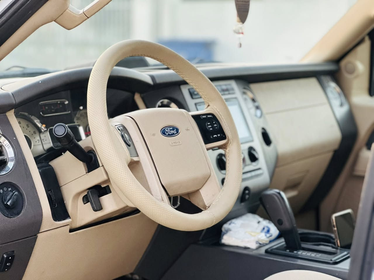 فورد اكسبديشن 2012 خليجي نيڤا رقم شمالي شرط التحويل سياره نظيفه حيل
ثمانيه سلندر  8V
المواصفات خليجي فول 
*فتحه سقف 
*سكليتر كهرباء 
*سبعه راكب ثلاث قطع تبريد 
*كشن كهرباء
*داخل بيجي 
*شاشه 
*كامره خلفيه 
جامات خلفيه اخيرات كهرباء
*رمز باب لدخول لسياره
*حساسات خلفيه شركه
*ويل كب شركه 
*تحكمات فول وتحديد سرعه 
*وبعد بيها هواي مواصفات 
*مكاني بسليمانيه قضاء كلار 
*رقمي: ***********
