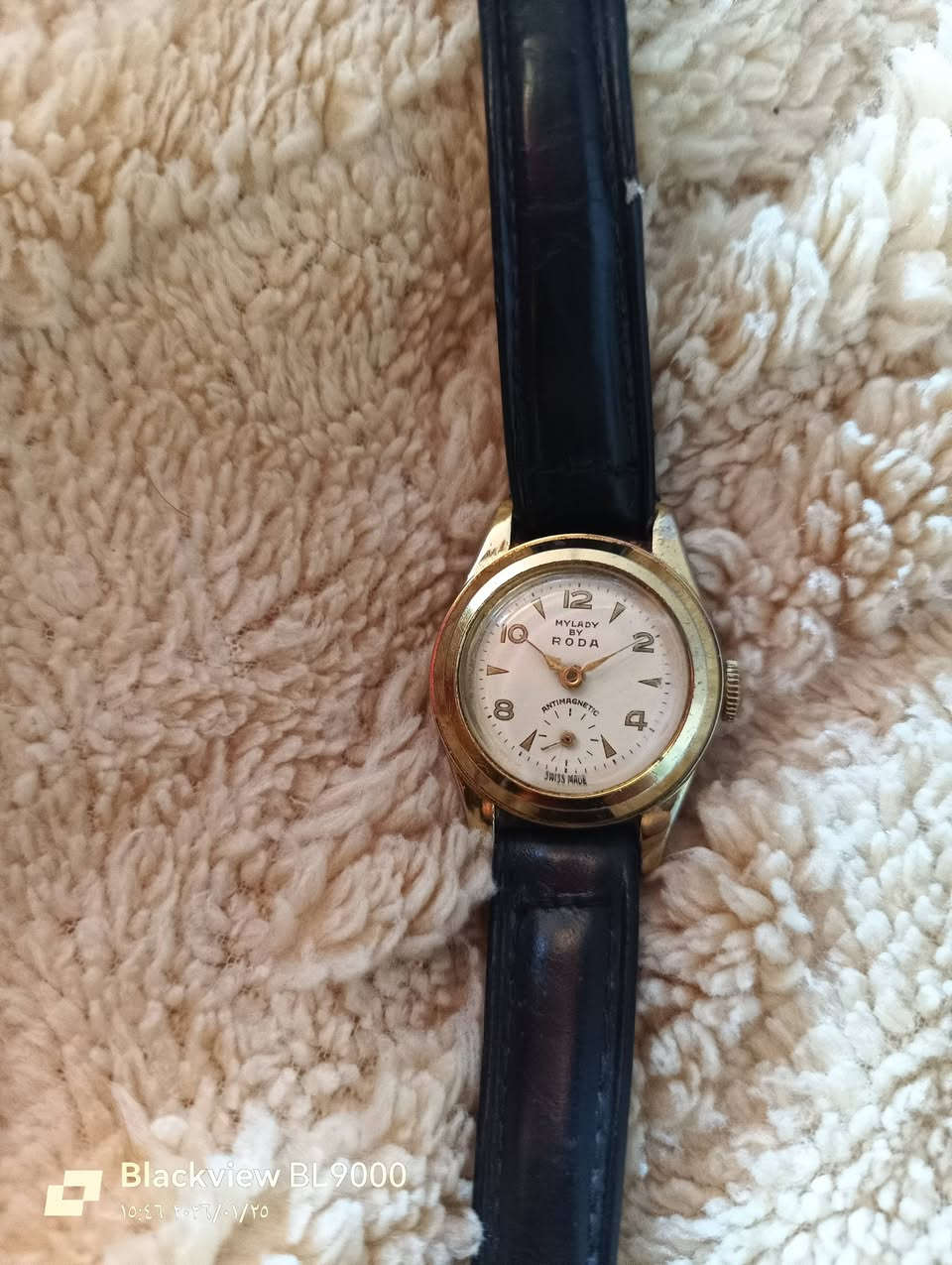 السلام عليكم ساعه طلاء ذهب سويسري اصلي تكويك قديمه
تحتوي على 15حجر بلمكينه عداد ثواني بلاسفل يقدر عمرها 1940الى 1950 الساعه نسائي تكويك مع سيره الساعه الأصلي غير مبدل الي تعجبه يتصل على الرقم ***********
