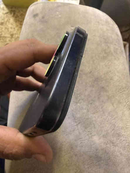 مرحبا
١٥ بروماكس شرق اوسط تك شريحة بطارية ٨٩ 
مبدل شاشة الشاصي مفطور وبي لحيم 
الشاشة هستوني شادها يرادلها سلكون حتا تكبس
الكامرا بيها مشكلة ب الكونتكتر يتصلح ب٢٠ او اقل بس اكفلها شغالة وحالياً تشتغل زوم فقط 
الباقي مكفول 
بيع او مراوس ٧٠٠ ورجاءاً التفاصيل ذكرتها كلها 
لتجي وتسالني بعد شبي مابي
***********
