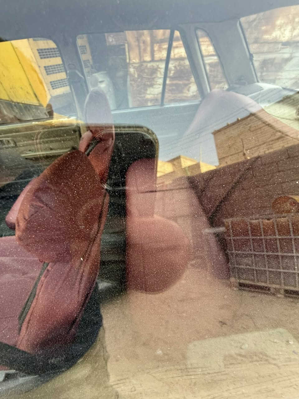 من رخصه الامن المحترم سايبا ٢٠٠٩للبيع  سياره نضيفه شوف العينً واحله من الصوره تجي وتشوف العنوان بصره السعر ٣٠ رقم الهاتف ***********
