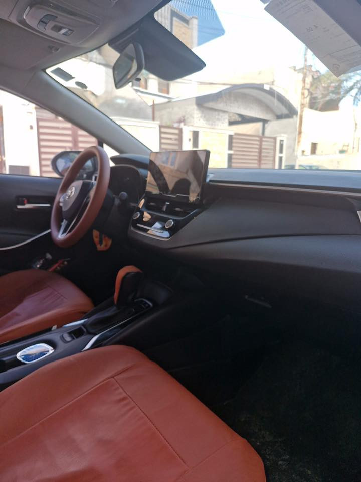 كورلا 2025 هايبرد شكل الخليجي
قماره حديد (بدون فتحه)
بيها شويه كم شخط بسيط باالدعاميه 
ماشيه 11000 الاف
المواصفات 
مكينه 1800 هايبرد
رقم بغداد بأسمي 
 شحن ذاتي 
كراسي قماش اصلي واني مدوشمه جلد مشمشي وارضيات كامله مع صندوق اصلي 
رادار + تحديد مسار طريق + قيادة ذاتيه 
قرائة علامات الطريق المرورية
بصمة تشغيل + دخول ذكي  يدة الباب
هاندر بريك بصمة + اوتو هولد 
 بطاين بوب حياكه  مطرز 
كيجات ديجتل 
شاشه مسجل +تبريد + كامره خلفيه + كار بلي 
تبريد قطعتين 
 حساس اطار + حساس مطر + حساس لايت داينمك  
ايفو مود + مود درايف + مانع انزلاق 
 تحكم  الستيرن كامل مع كروس سرعه
ايرباك عدد 10
ويل كب  حجم 16
مكان السياره بغداد الشعب
السعر 160$

***********
