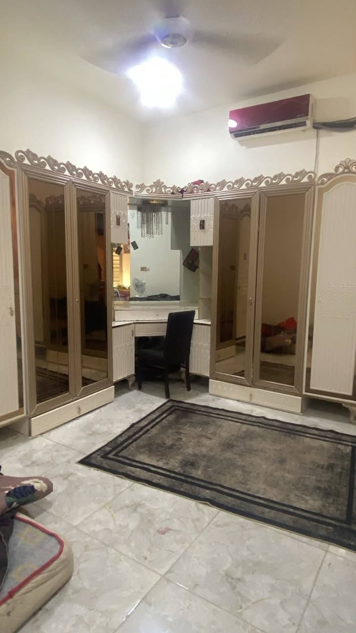 سلام عليكم من رخصة مدير الكروب كنتو وميز وزاويه للبيع الناصريه المركز السعر ٢٥٠ وبيهن محال قليل المراسله على ***********
