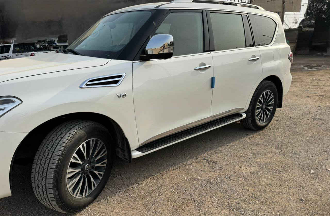 نيسان باترول2016 بلاتنيوم   
محرك se  ٨سلندر المكينه المرغوبة 
بصمه 
فتحه سقف
تشغيل بصمه
تحكم استرين
شاشات خلفيه 
كشنات تبريد تادفا
4كامرات + رادار
استرين كهرباء
كشنات كهرباء
صبغ مابيه 
لايت زنون
جنطه كهرباء
شًغال  فول فول 

السياره عليه ادامه كاملهً كًفاله كير ومكينه (بيها فقط بالباب الخلفي بارد نتيجه رجوع سيارة عليه أثناء ركنها عدا ذلك مكفولة )
جديد ماشي 90 حًقيقي 
سًنويه رًقم جديد ب أسمي 

رقم صاحب سيارة 
***********
