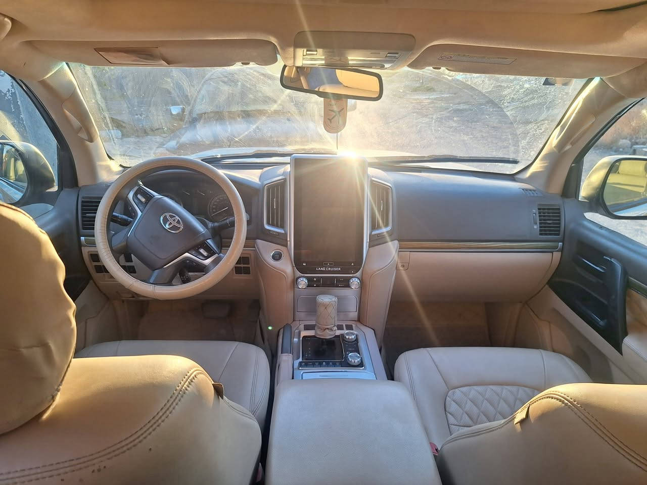 سلام عليكم لاندكروز موديل 13 محدثه 21 تحديث أصلي 8اسلندر دخم تاير جديد كير ومحرك شركه مصبوغة عام القماره والتكم بس كلير بدون حادث السعر ٣٠٥ وبيهه مجال رقم *********** واتساب
