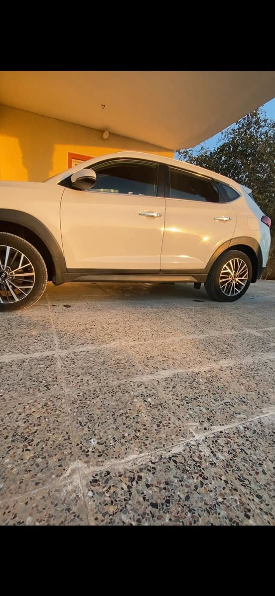 السلام عليكم 

توسان خليجي موديل 2019 فول مواصفات عدا بانوراما قطعتين تبريد +تبريد جكمجه 
ثلاث انضمه قياده مري شفط حساس امامي خلفي كشنات سايق ولراكب حساس 
شحن لاسلكي مقعدين لكيبل شاحن جداحه حراريه سيارة خير من الله فول لفول مكفوله كفاله عامّه باسمي رقم بغداد سنويه جديده 
 للستفسار اكثر اتصال ع رقم 
***********
يوجد واتس ع رقم 
***********
