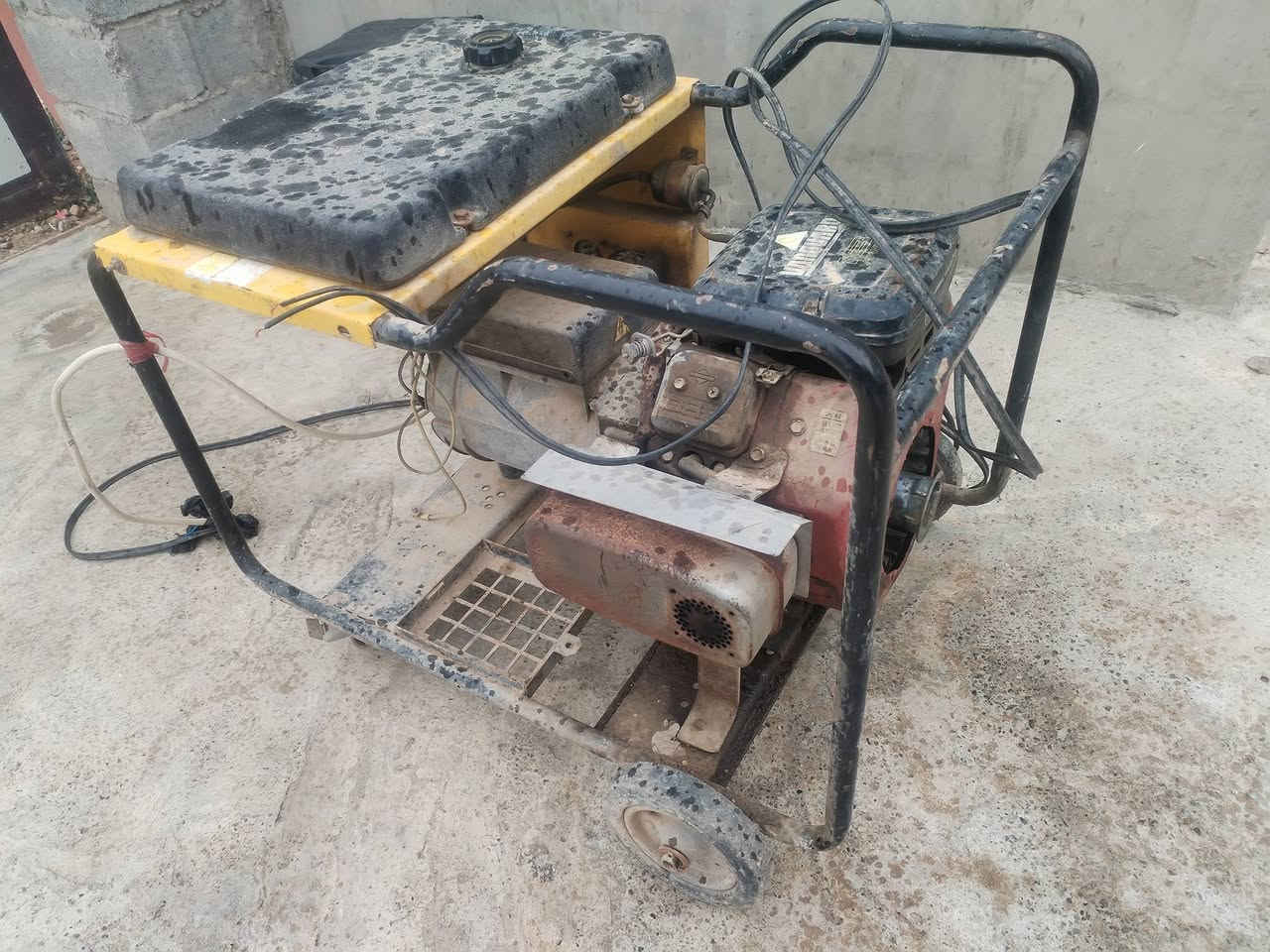 مولد للبيع أقصى ٢٥ ابير سلف وحبل شرط توليد رقمي 
***********
