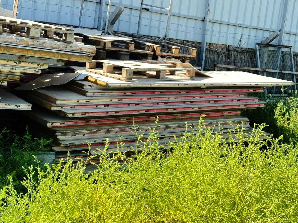 السلام عليكم ساندوج مستخدم نضيف جداري ٣متر طول تقريبا متوفر ٣٠ قطعه وسقفي ٨ متر ١٦ قطعه متوفر واجهات اقفاص حديد واجهات جام كلشي بسعره 

المكان بغداد *********** وتساب
