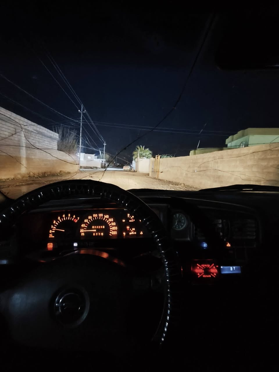 السلام عليكم
سيارة اوميكا اوبل للبيع

رقم نينوى الماني

اكسن جديد

اربع تواير جديد

صدر جديد

كابون بانزين

السعر20وبيها مجال شي قليل

وشرط التحويل ***********
