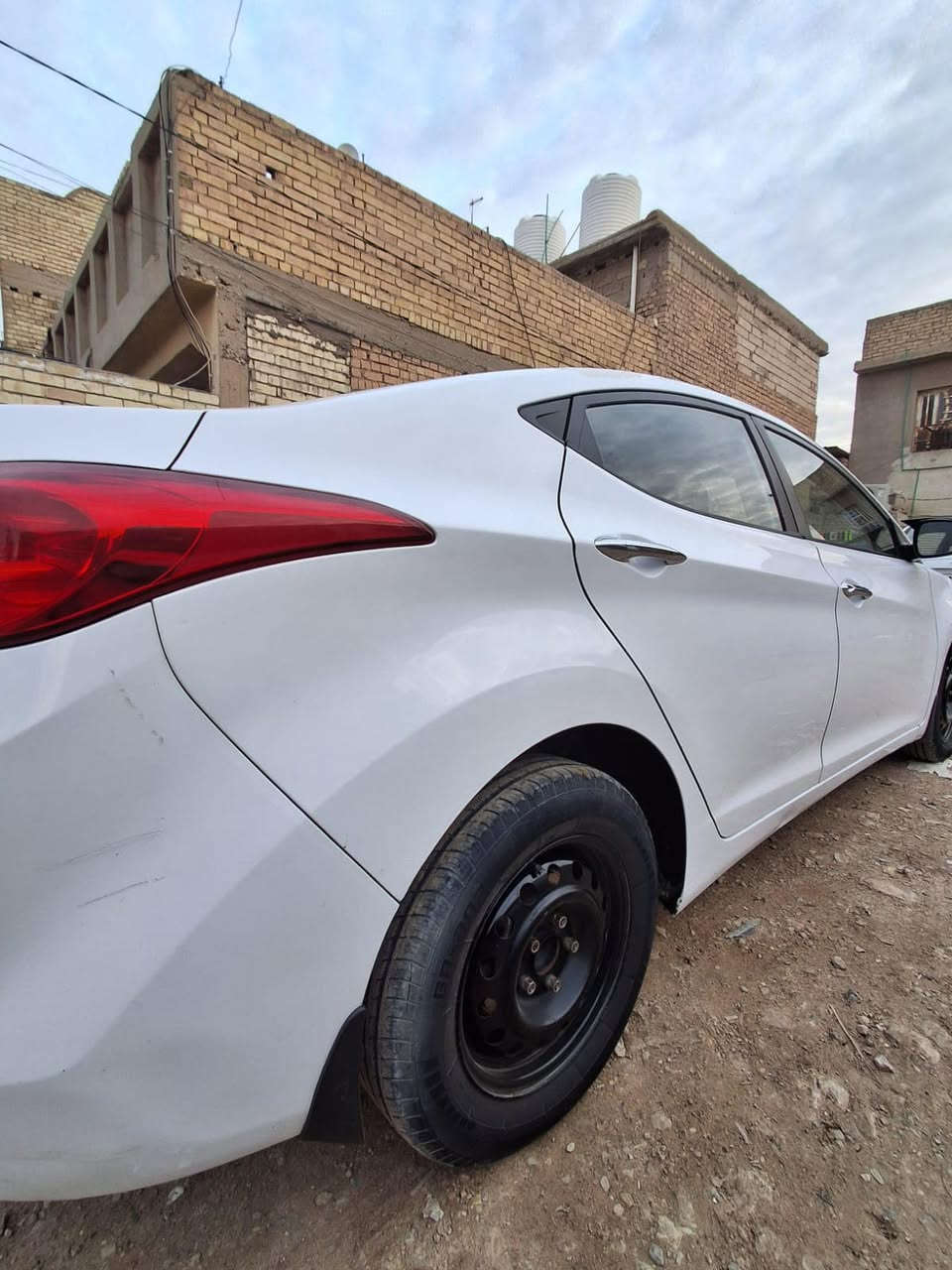 السلام عليكم للبيع النترا مديل 2014 خليجي الشركه العامه محرك 1800 السياره مكفوله من الدواخل.بيها باب السايق والخلفي صبغ رجع عليها ابو تكتك السونار بالمنشور رقم بغداد بسمي تحويل ثاني يوم  
السعر 120 وبيها مجال مكاني بغداد الاتصال ***********
