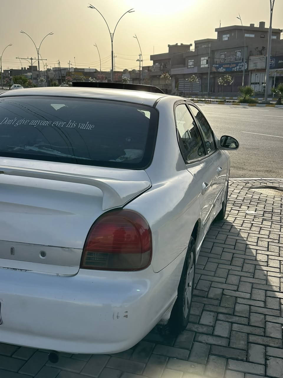 هونداي سونانا البيع موديل 2000 رقم الماني جديد  رقم مشروع وطني سنويه ينتهي 2030 كابون بنزين موجود  جمات كهربائي أربع تايرات جديد كير عادي بشرط ومكينه بشرط تحويل بشرط (عنوان كركوك )رقم هاتف  *********** السعر (45) وبي مجال
