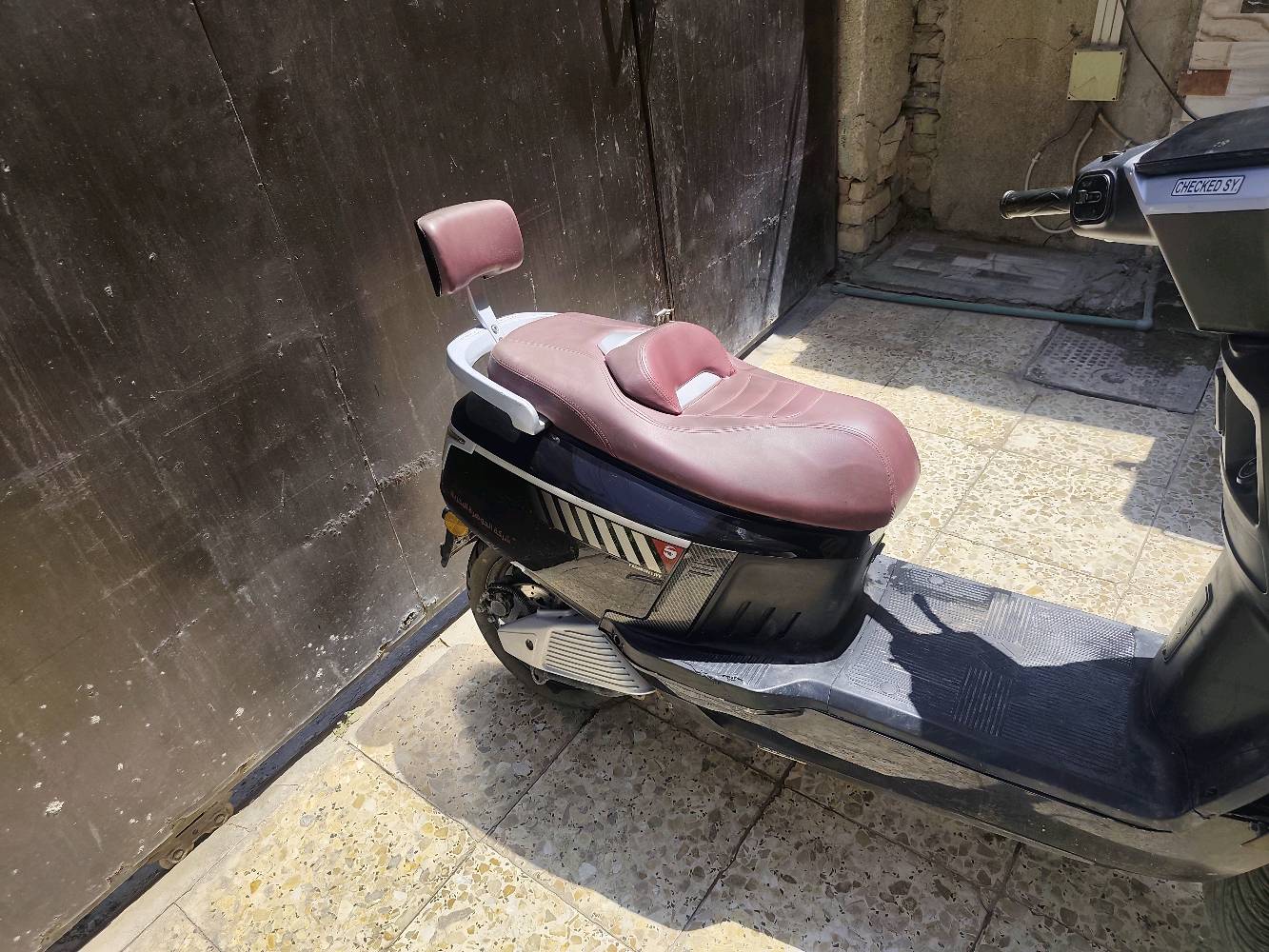 دراجه شحن بدون بطاريه شركه الجوهرة البحريه 
بدون كفر امامي السعر ٣٥٠ الف
وين موقعك بالعراق حتى المشتري يعرف شلون يوصلك؟: 
بغداد الغزاليه الرقم *********** اتصل 