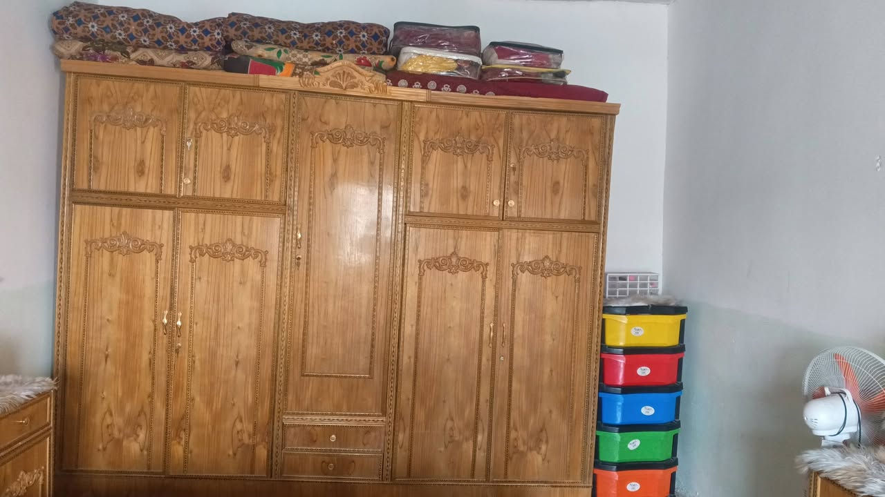 عرفه اخشاب نظيفه سعر 700 وبيها مجال بصيط مكاني كربلاء حي البعث رقم تليفون ***********
